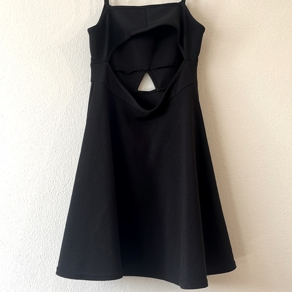 Oh My Love Black Mini Dress A-Line cut out triangle & open back cocktail party - Picture 5 of 7